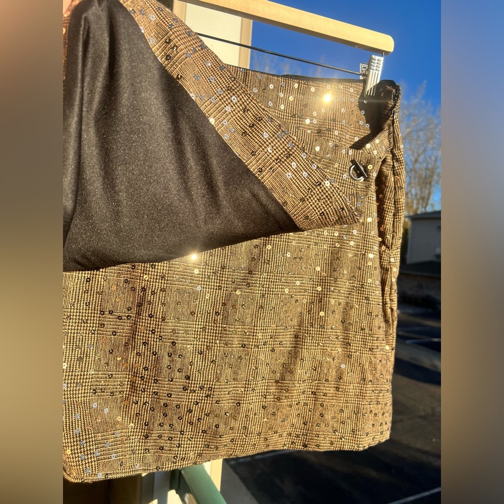🆕 DKNY Gold Metallic Sequin Wrap Mini Skirt Size 8 Asymmetrical Holiday Party - Picture 12 of 16